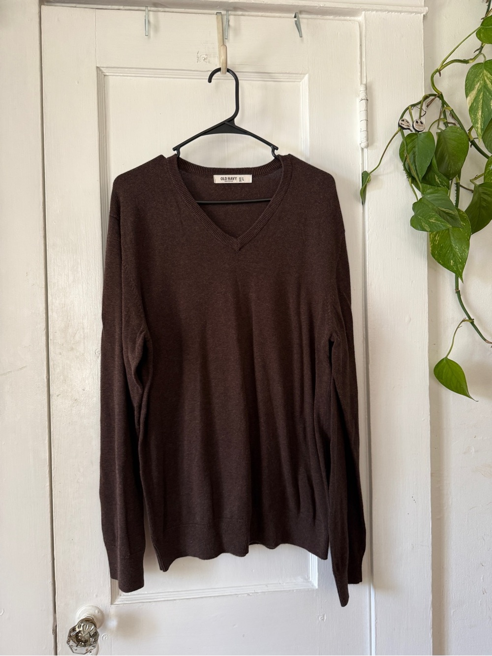 Old Navy Men's V-Neck Sweater in Dark Brown